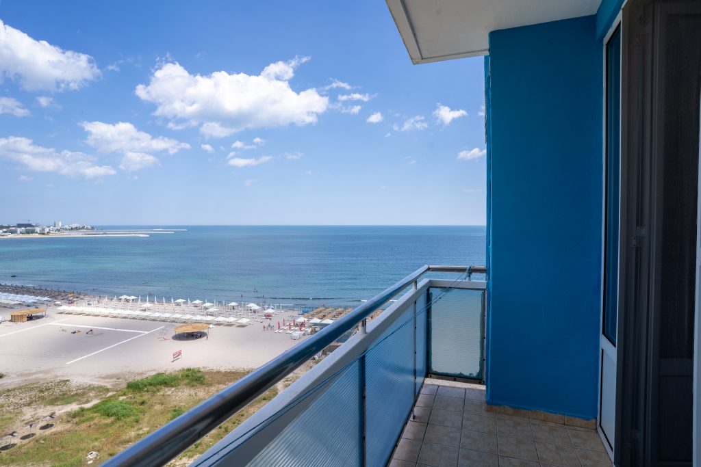 Vedere frontală la mare